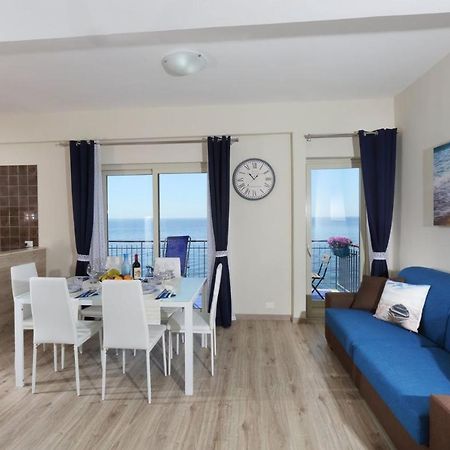 Il Cavalluccio Marino Apartment Santa Teresa Di Riva Bagian luar foto