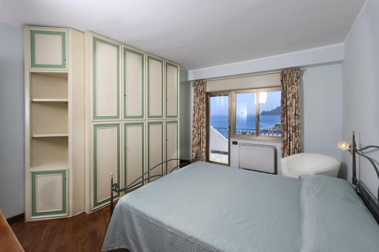 Il Cavalluccio Marino Apartment Santa Teresa Di Riva Bagian luar foto