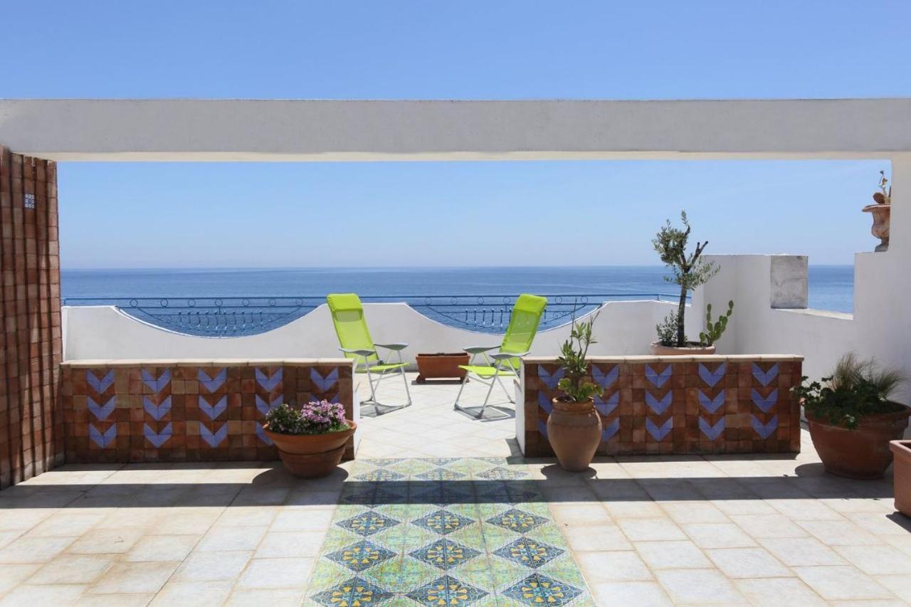 Il Cavalluccio Marino Apartment Santa Teresa Di Riva Bagian luar foto