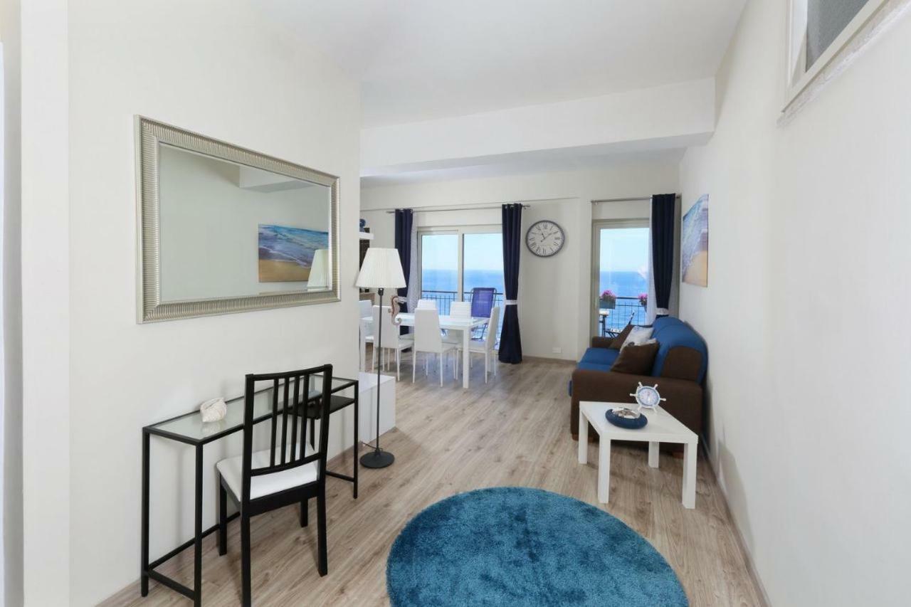 Il Cavalluccio Marino Apartment Santa Teresa Di Riva Bagian luar foto