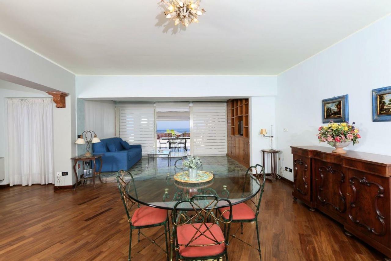 Il Cavalluccio Marino Apartment Santa Teresa Di Riva Bagian luar foto