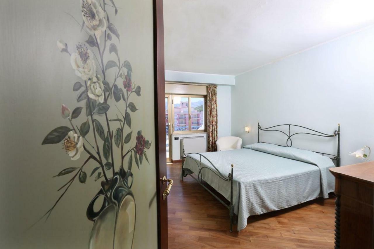 Il Cavalluccio Marino Apartment Santa Teresa Di Riva Bagian luar foto