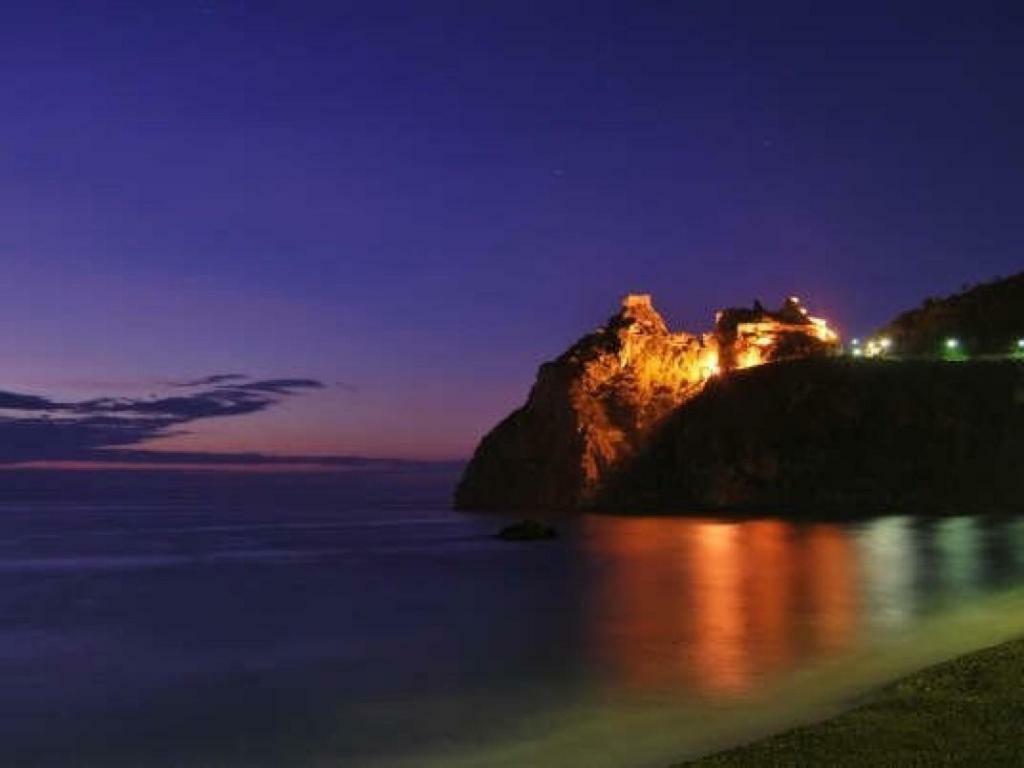 Il Cavalluccio Marino Apartment Santa Teresa Di Riva Bagian luar foto