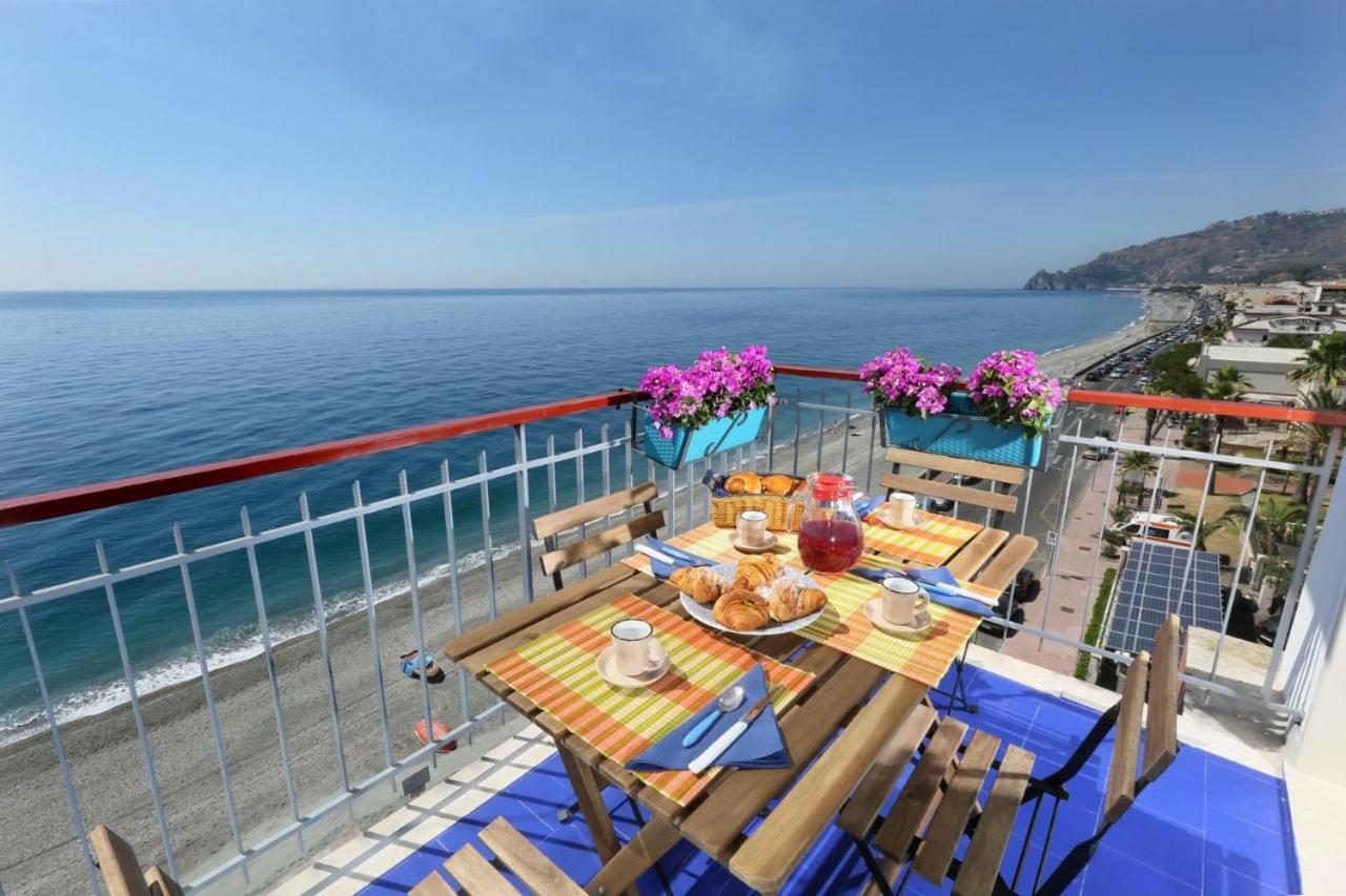 Il Cavalluccio Marino Apartment Santa Teresa Di Riva Bagian luar foto