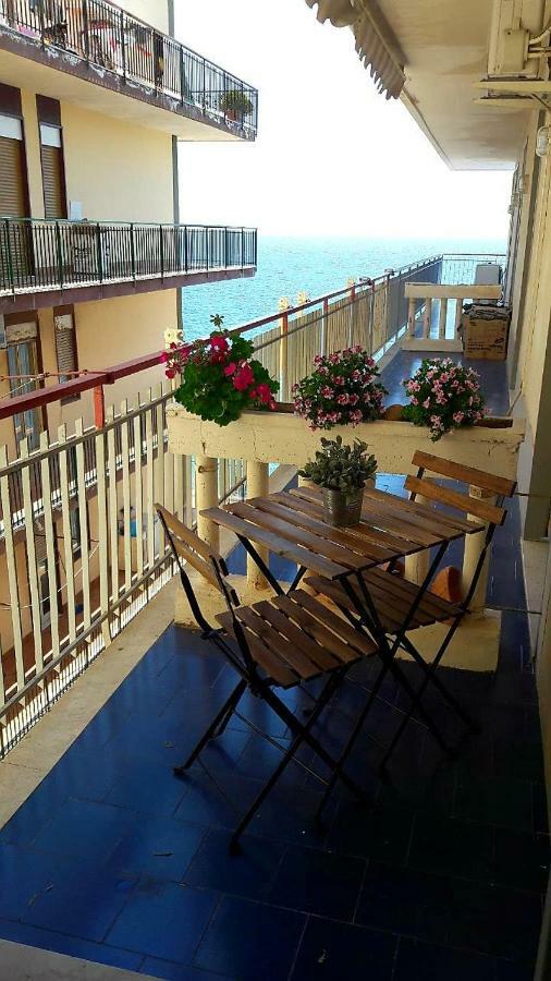 Il Cavalluccio Marino Apartment Santa Teresa Di Riva Bagian luar foto